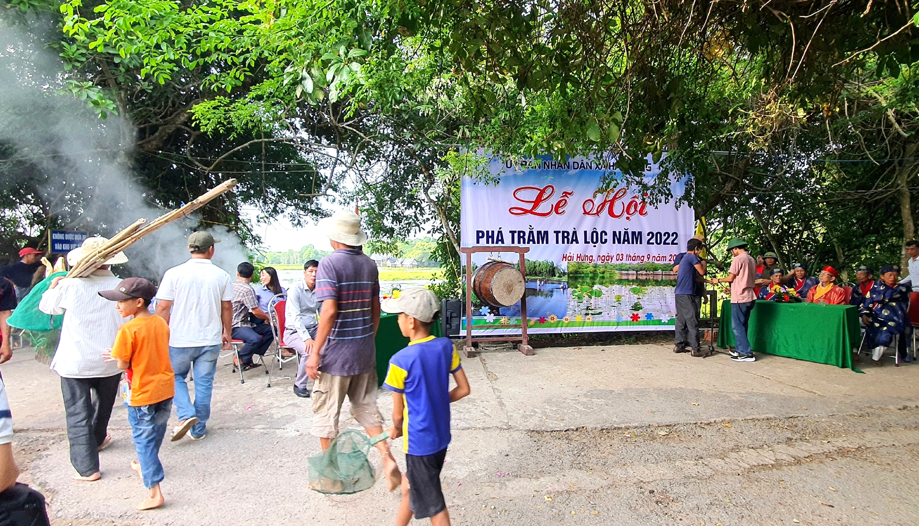 Trằm Trà Lộc mùa lễ hội bắt cá